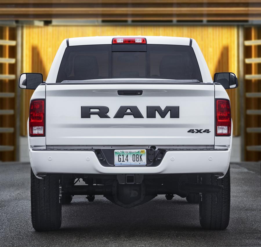  Dodge Ram 3500 Sport Night Crew Cab 2017 года  (фото 8 из 9)
